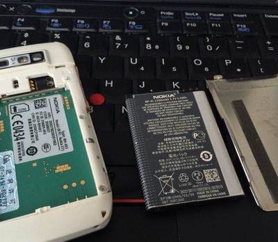 諾基亞E71白色商務(wù)智能塞班手機(jī)轉(zhuǎn)讓 - 190元（唐山）